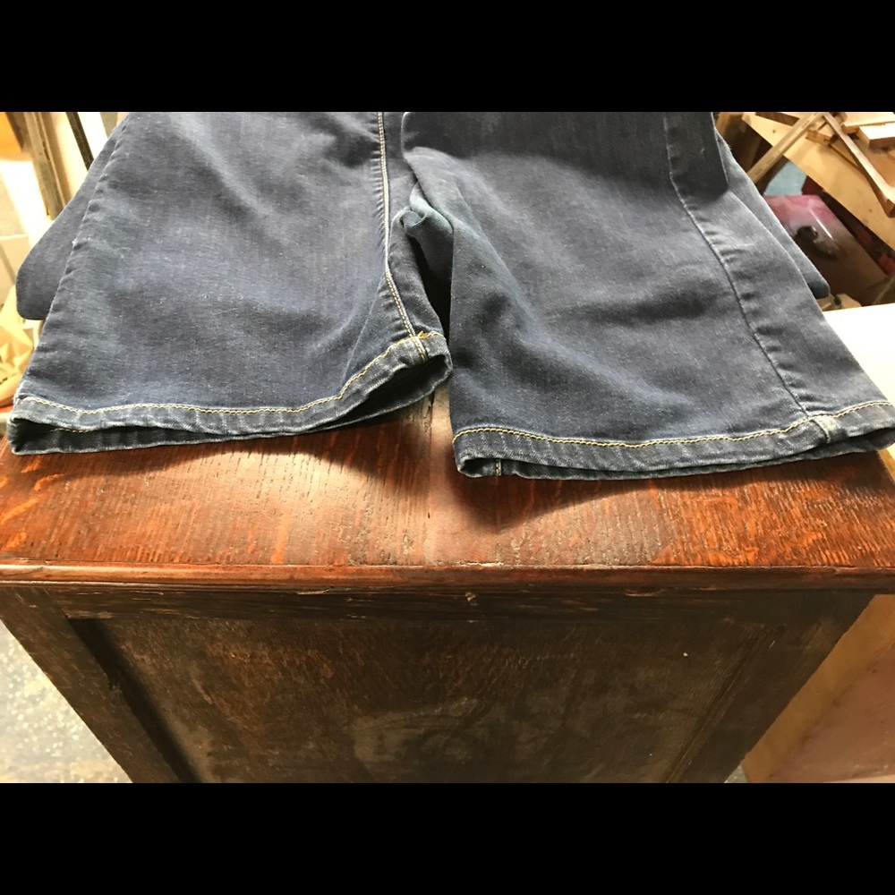 Mossimo - Picture 3 of 3